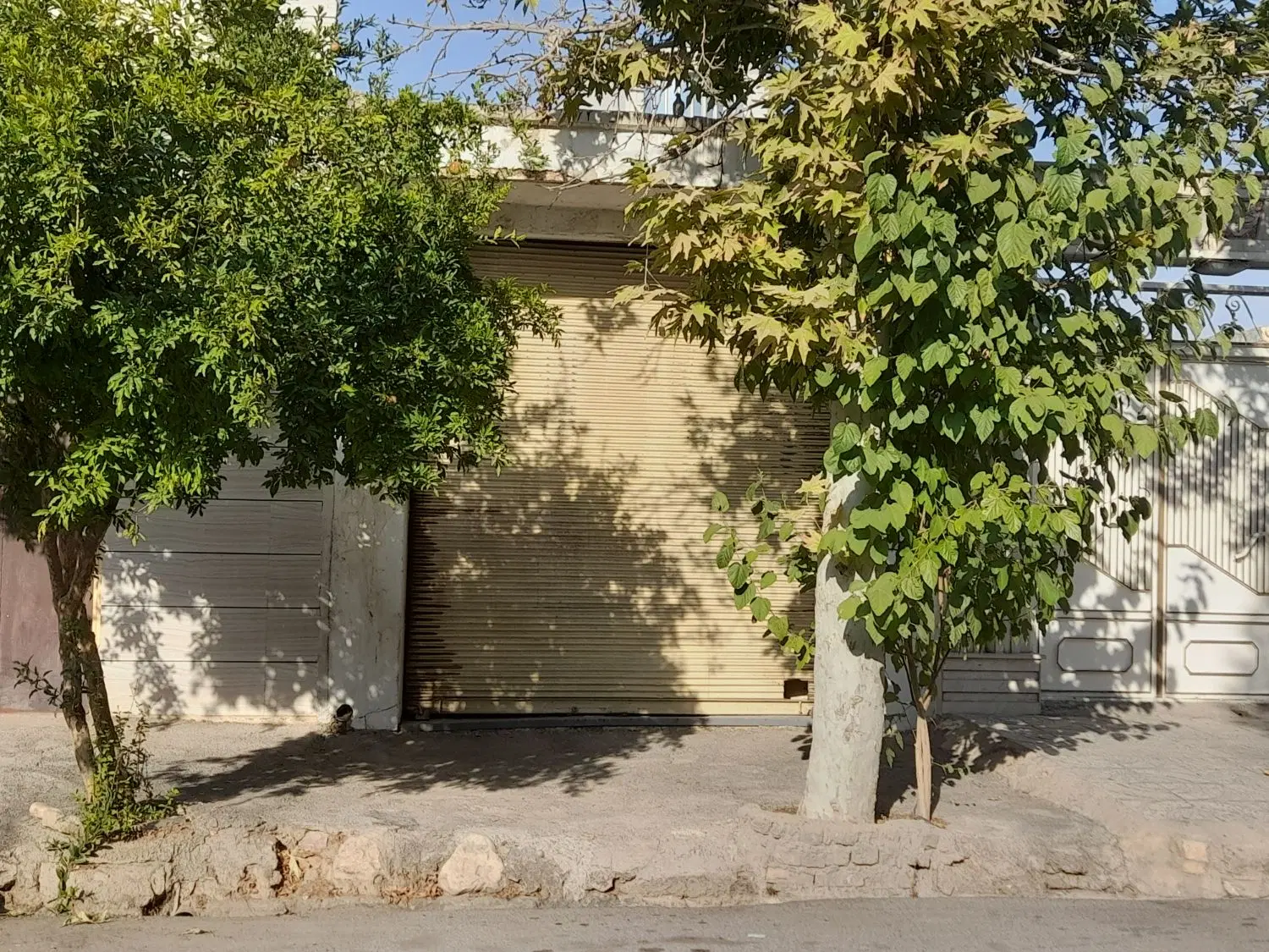 یک باب مغازه تجاری