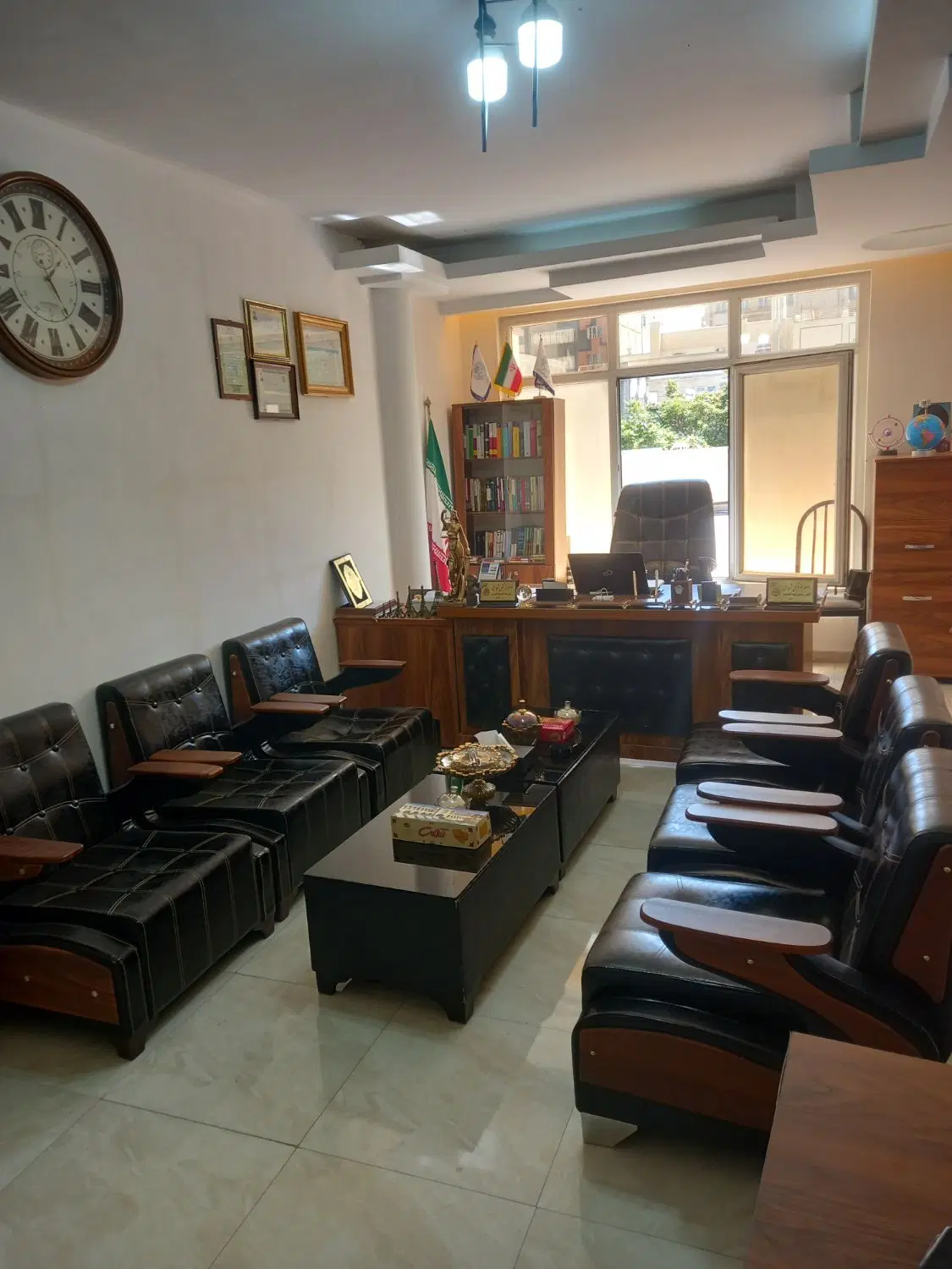 اتاق دفتر مبله مخصوص وکالت تاپ ترین لوکیشن ولیعصر