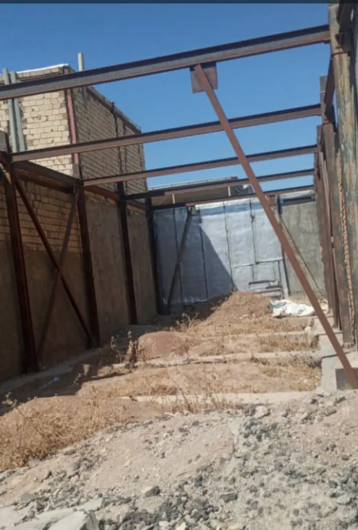 زمین نیمه ساز در دهمحسن