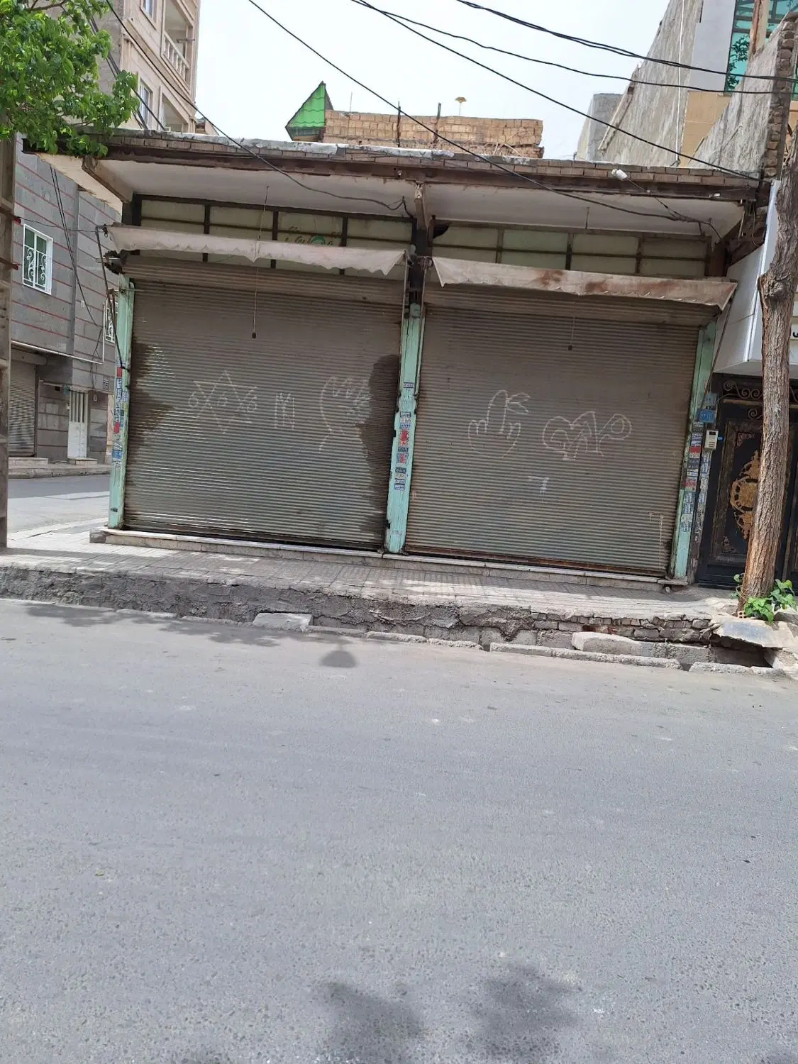 خانه ویلایی با۲عدد مغازه فروشی
