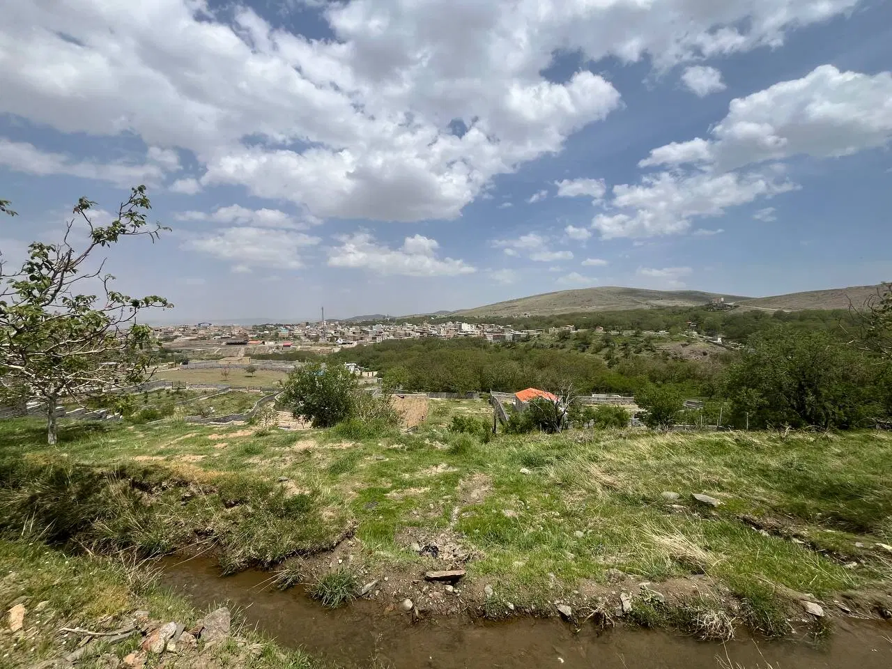 زمین باغی در چشین