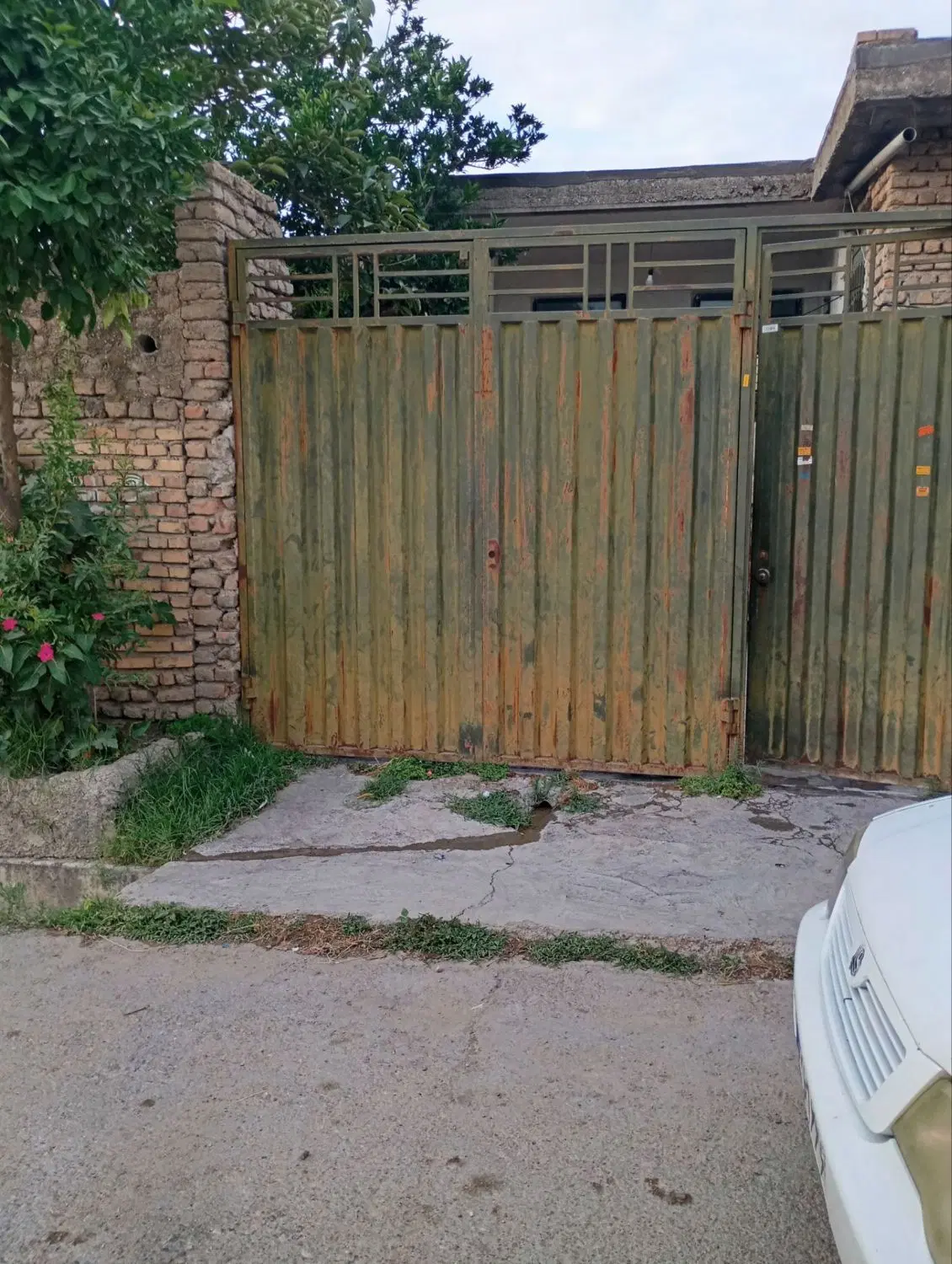 فروش یک باب منزل مسکونی شش دانگ