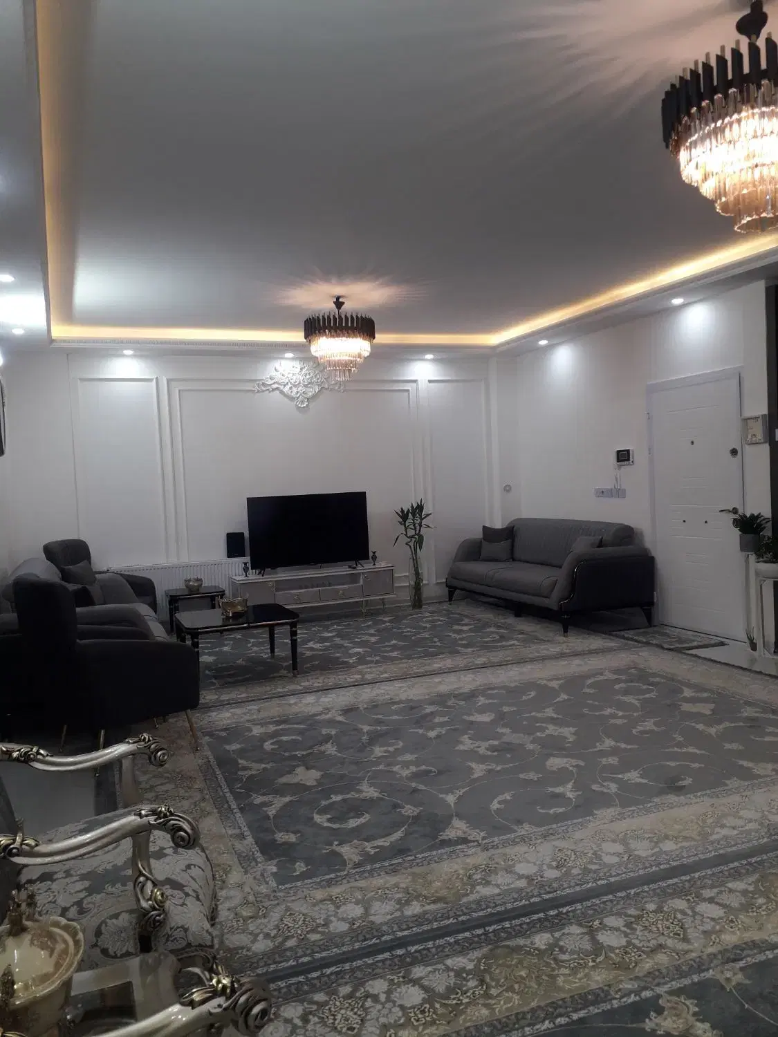 آپارتمان ۱۳۰ متری نوساز خوش نقشه
