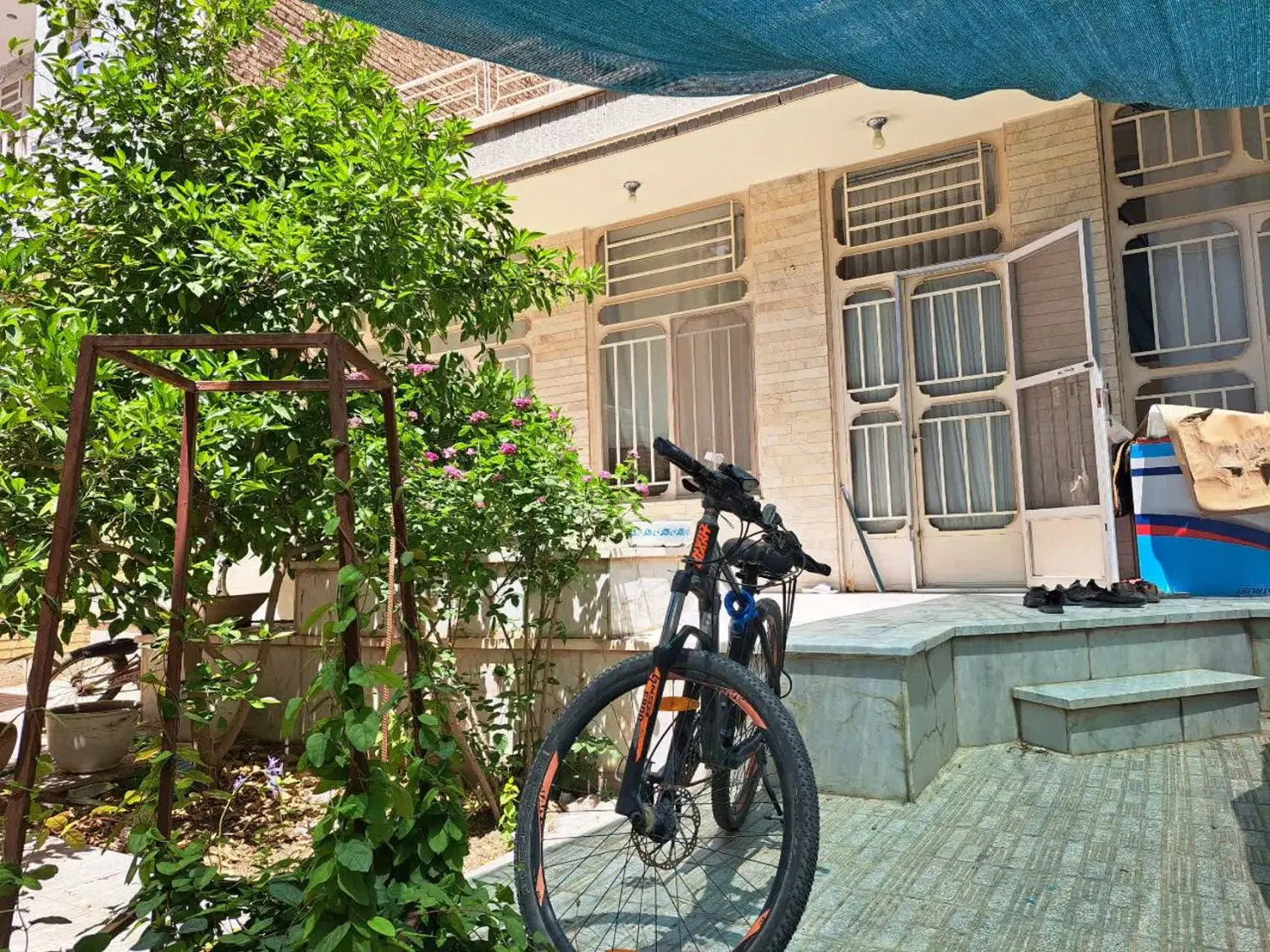 خانه خ کاشانی اول بلوار امام صادق (تعویض با خودرو)