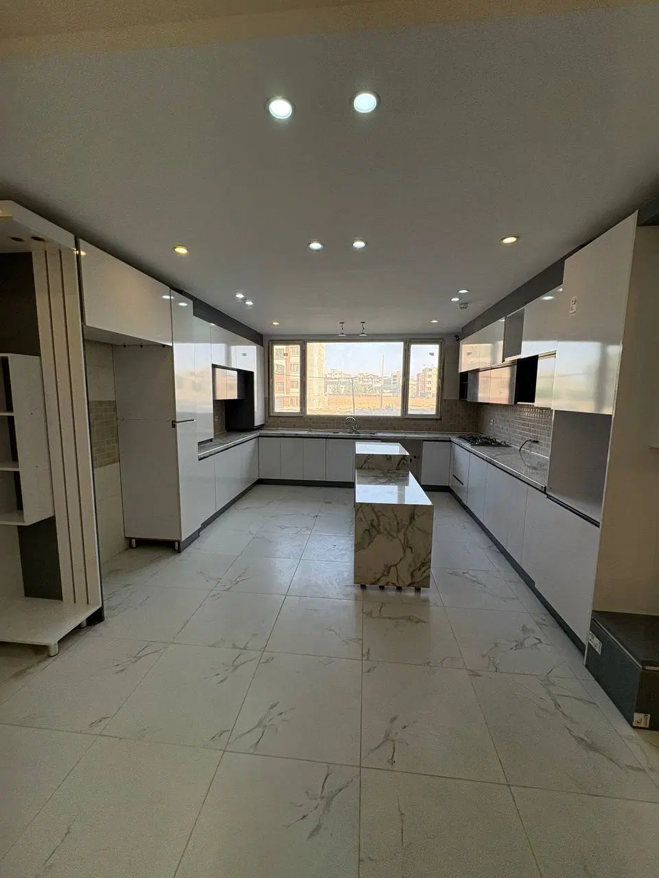 فروش آپارتمان ۱۳۵متری ایران زمین فاز ۲