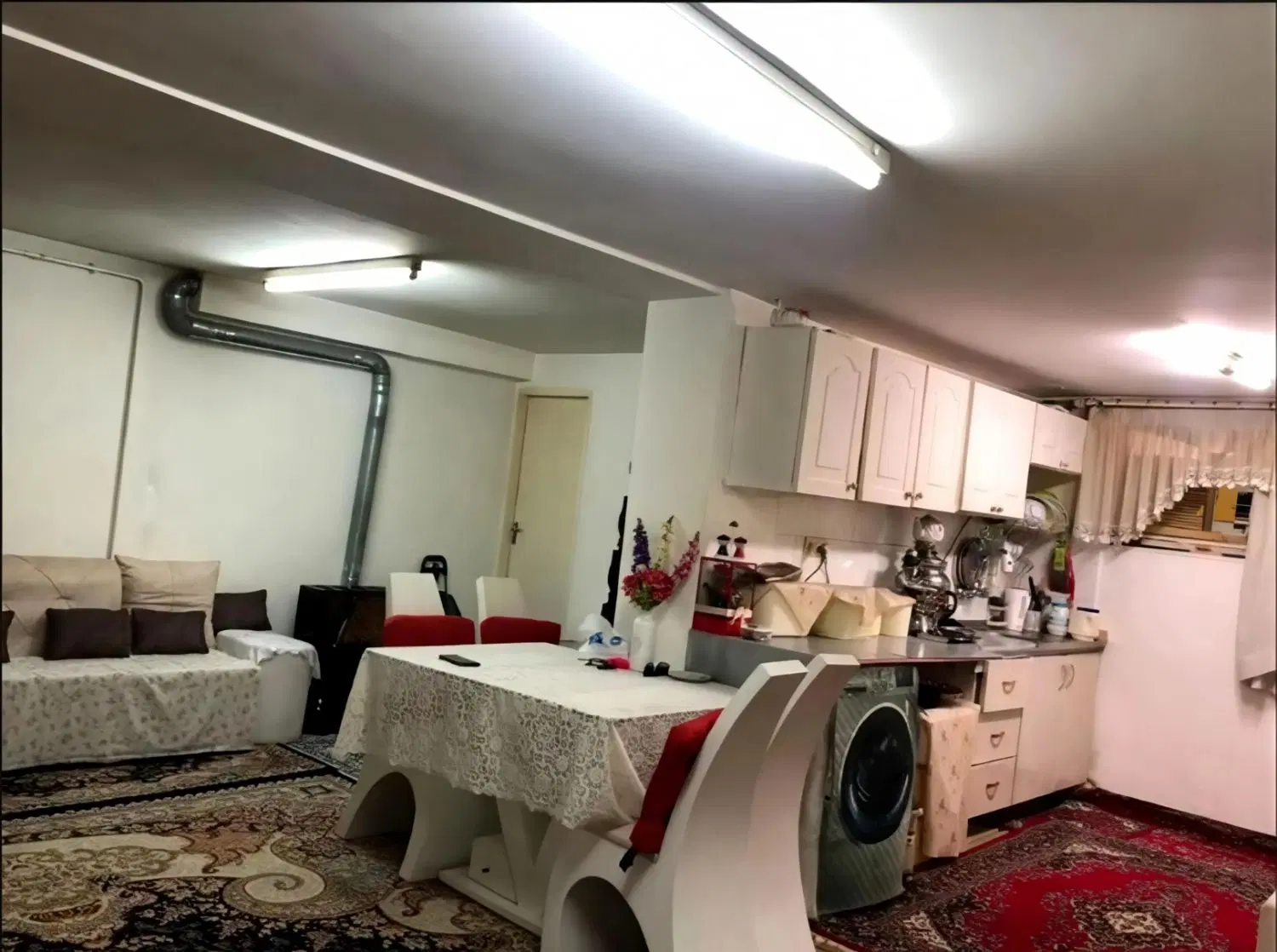 سوئیت دو خواب سند دار چند قدمی خیابان