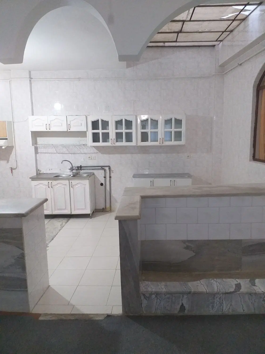 خانه اجاره ای ۲خوابه عبور مشترک