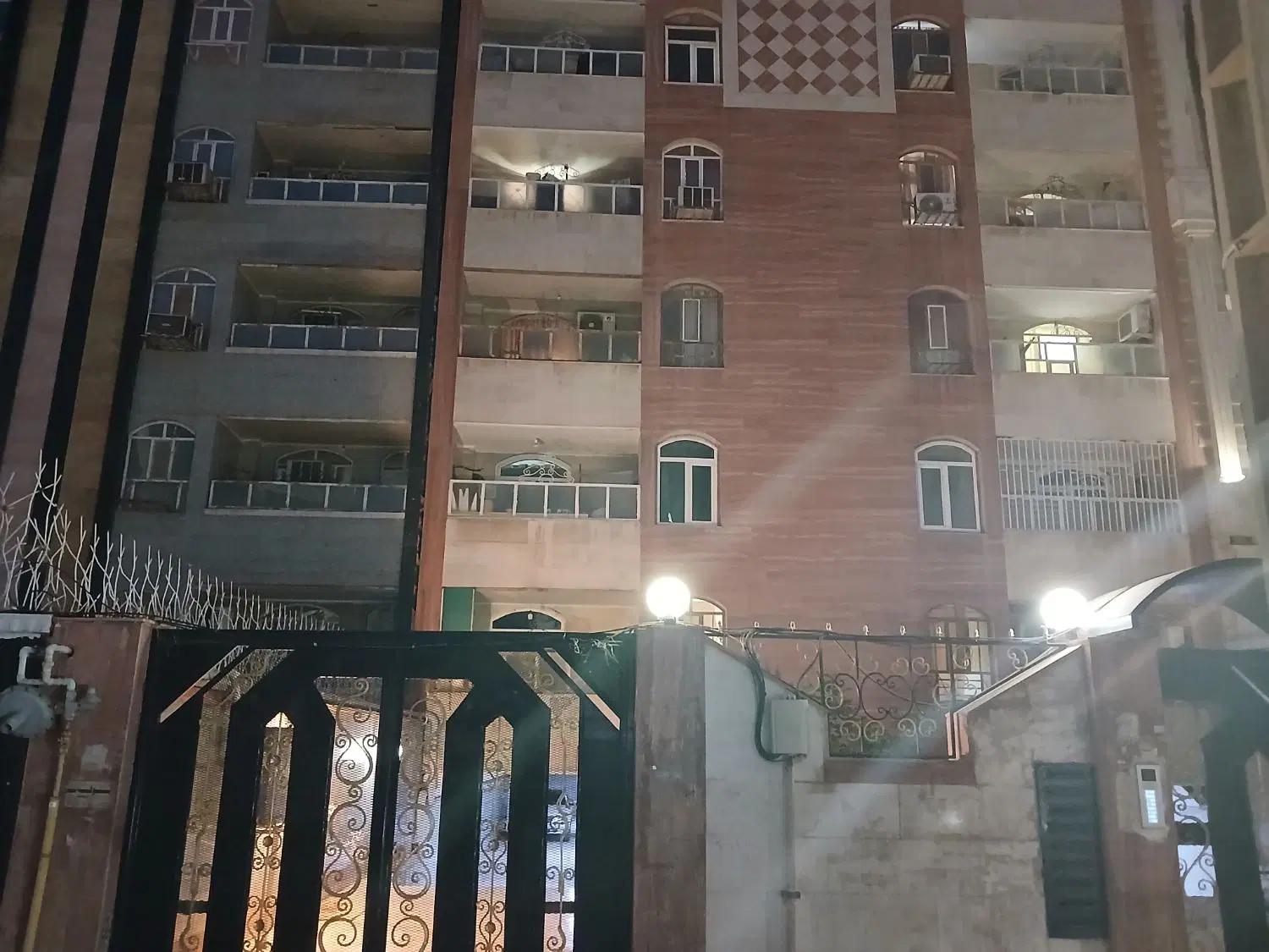 زمین مسکونی ،روبروی بیمارستان مادر