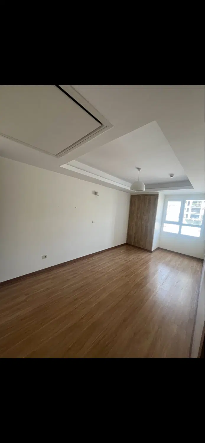 ۱۰۴ متری ۲ خواب میدان دریاچه تخلیه اخر ۳