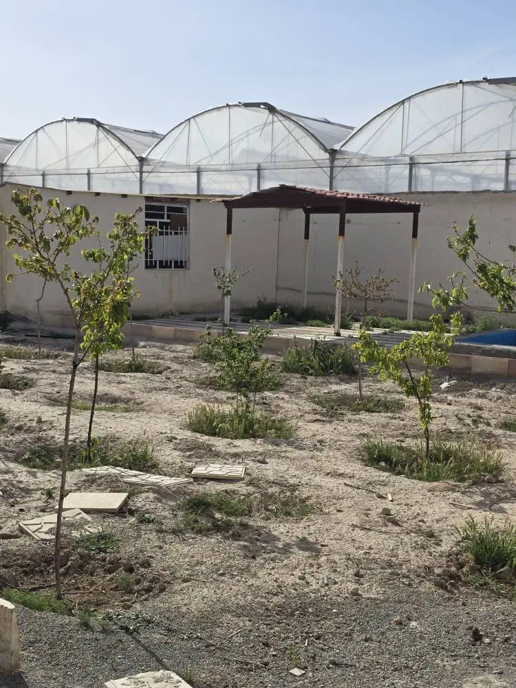 باغ ۴دیواری استخر دار و بنا۶۰متری