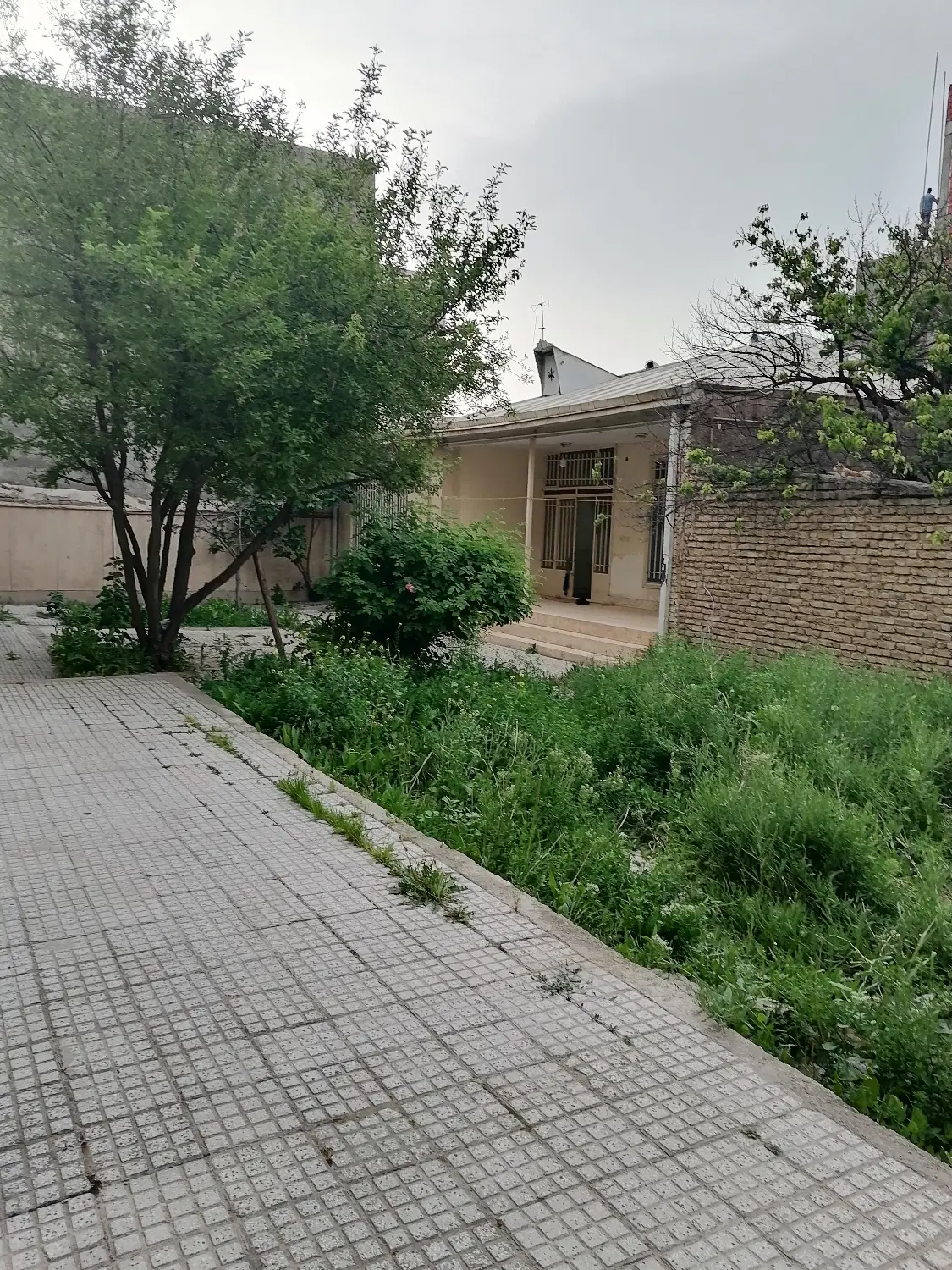 فروش ویلایی هفده شهریور شمالی 200متری چهارراه