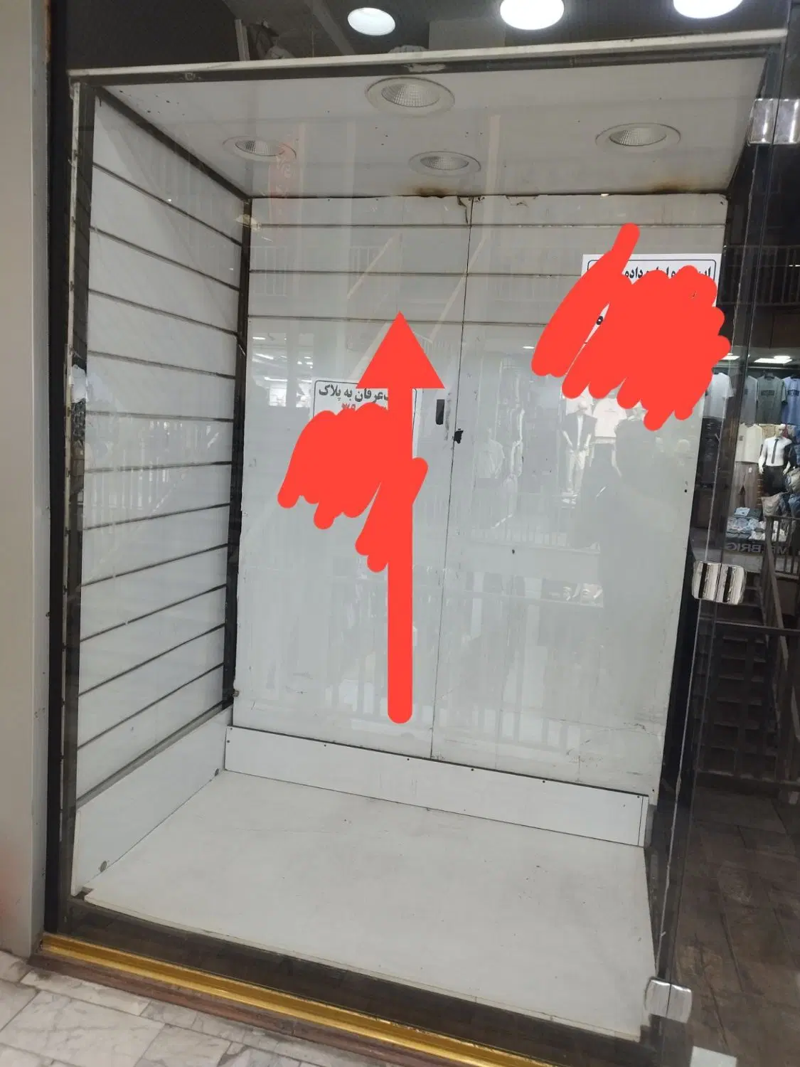 یک باب مغازه صنف پوشاک مردانه