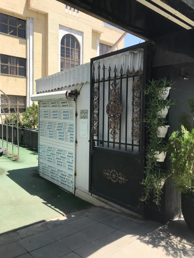مغازه ۱۷ متری حاشیه وکیل اباد مناسب کافه