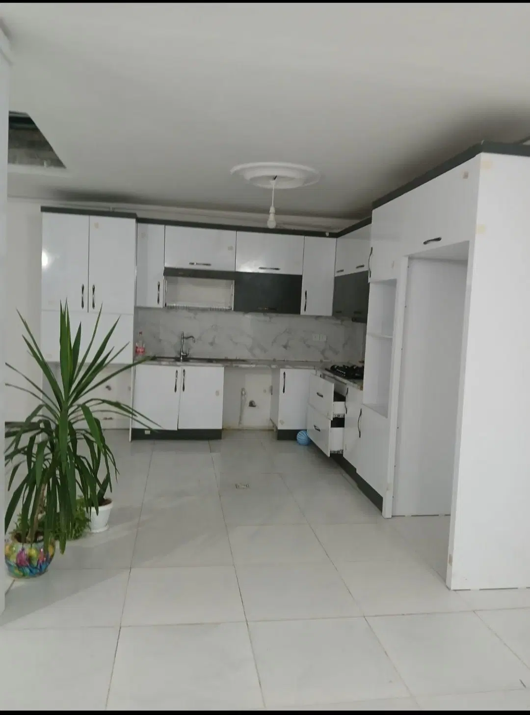 آپارتمان ۸۵ متری حاشیه پیروزی