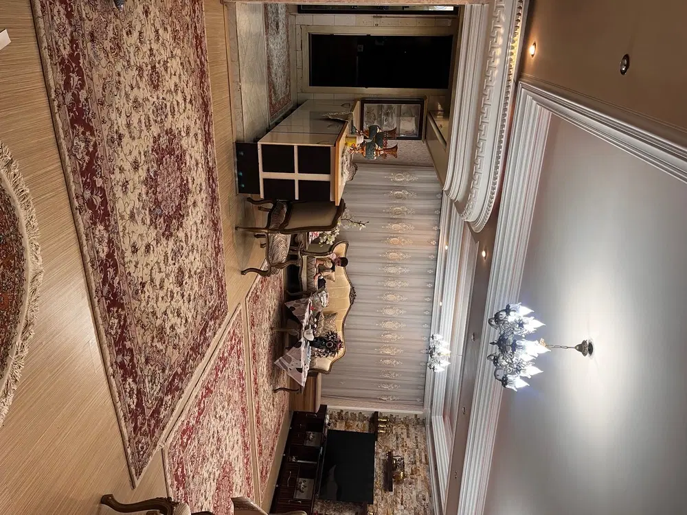واحد ۱۳۰ متر باغچه بان