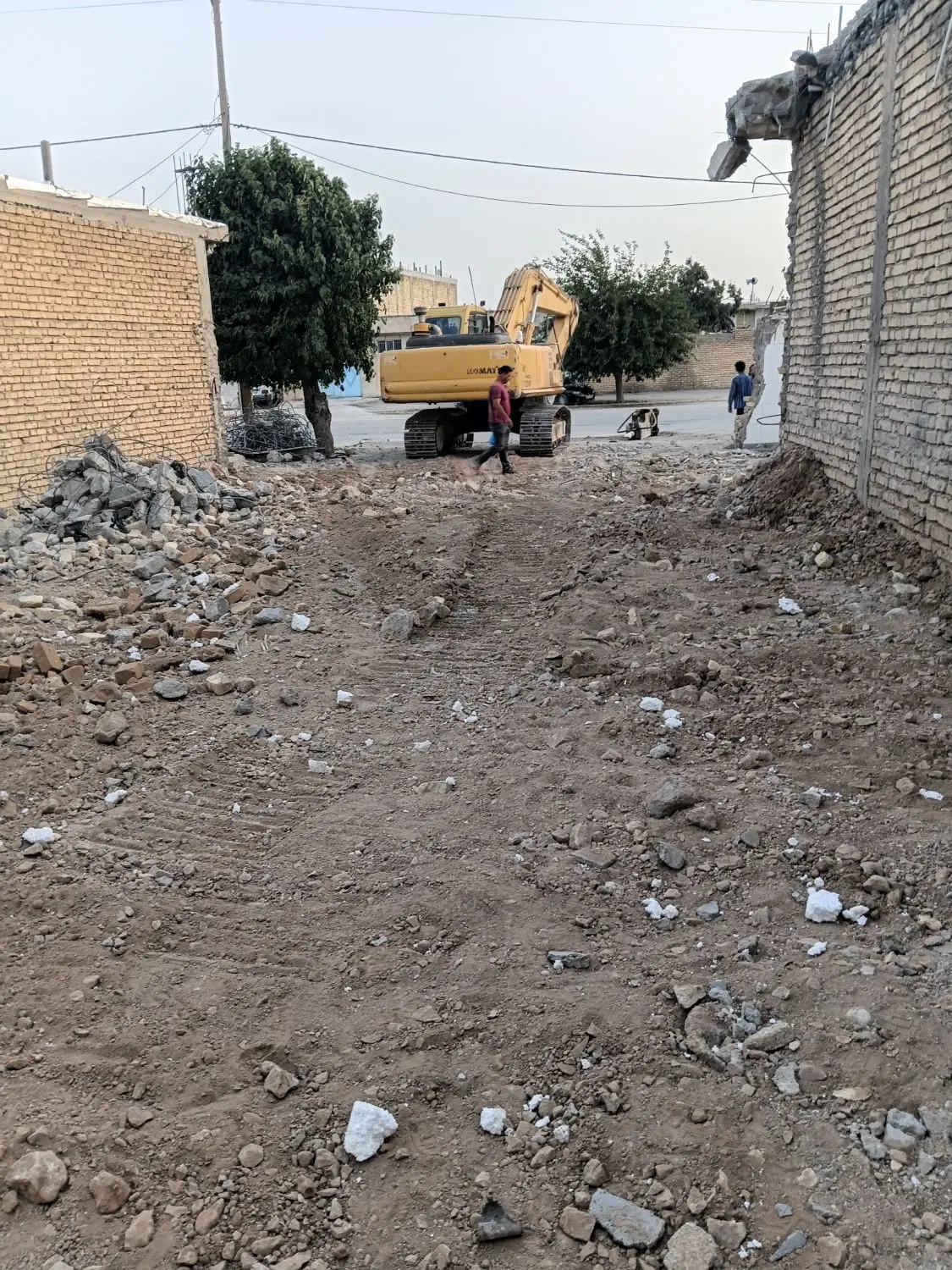 یک قطعه زمین تجاری بر خیابان اصلی جابه