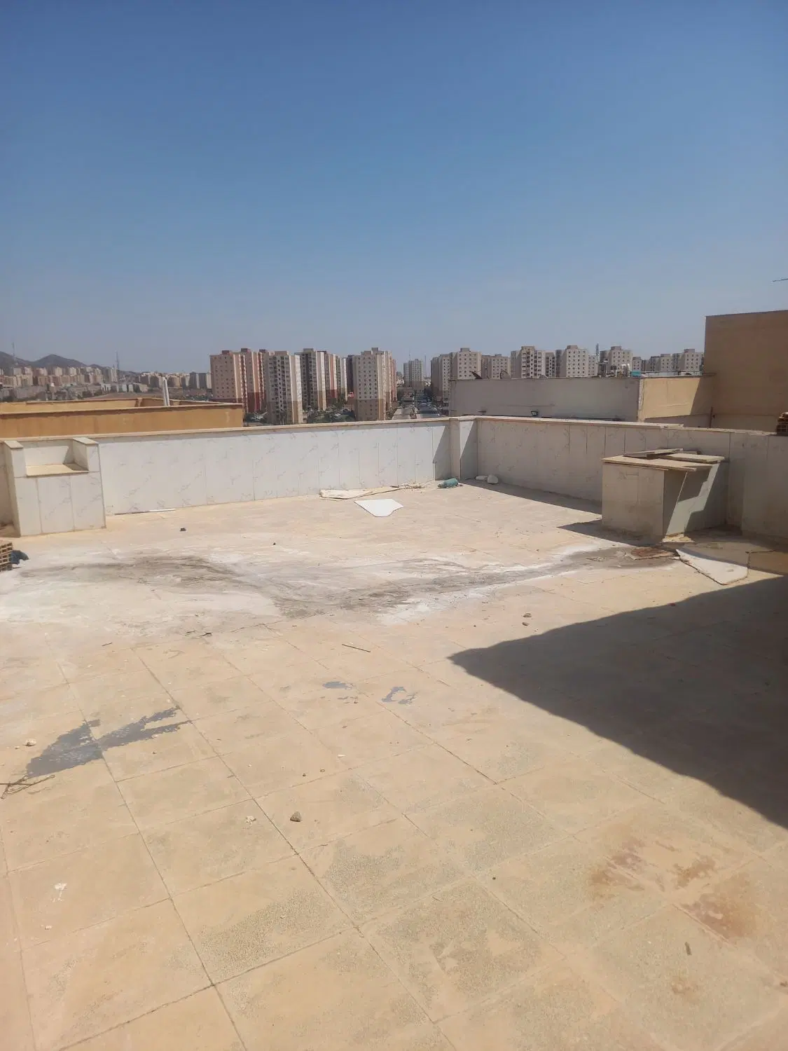 واحد ۱۰۰متری کلید نخورده با ۷۰متر پنت هاوس.پارکینگ