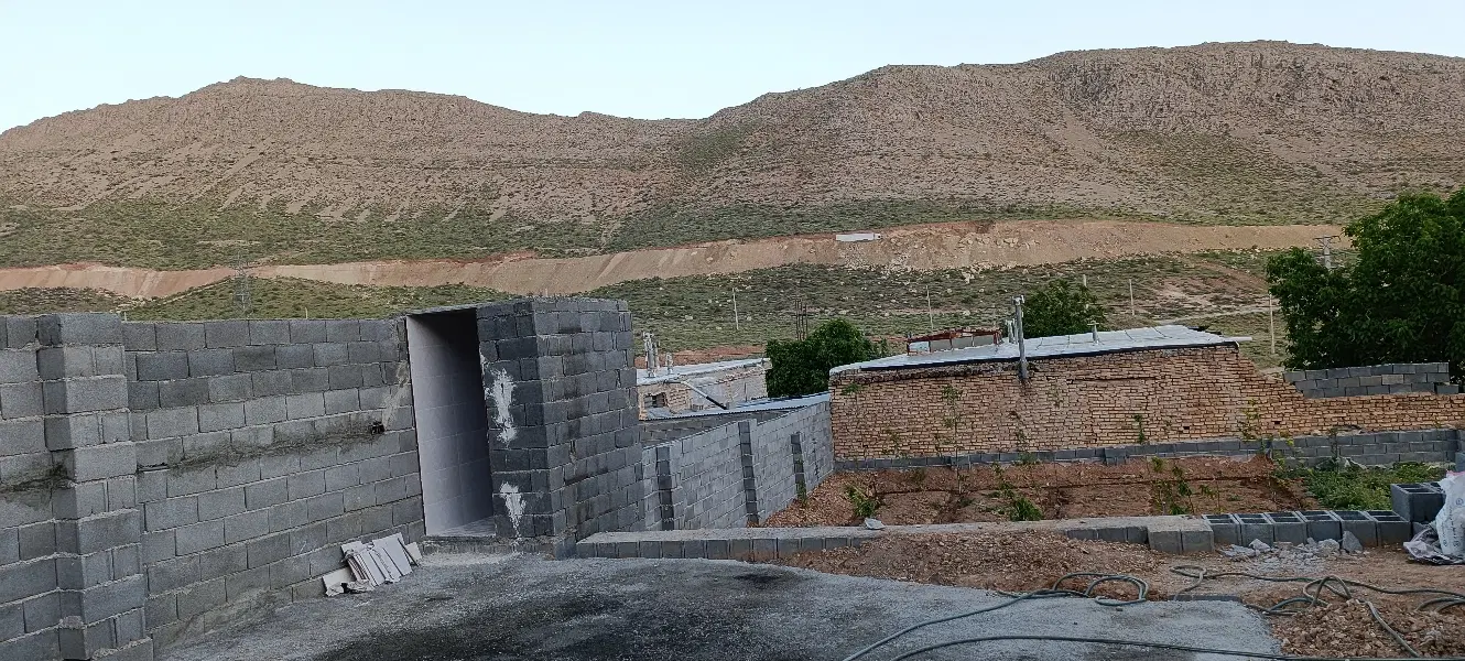 زمین چهار دیواری