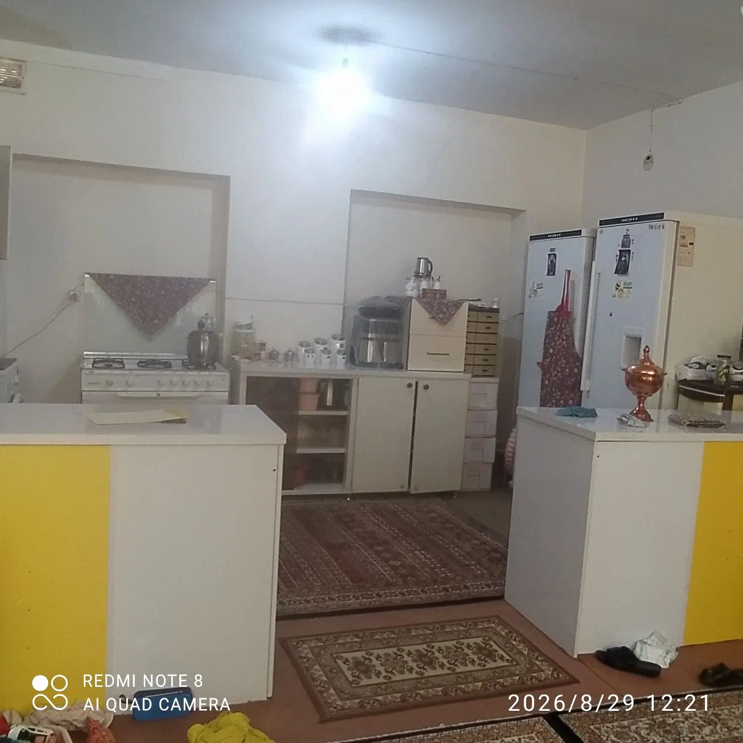 حیاط در بست