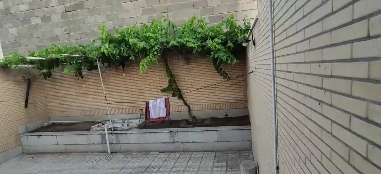 منزل ویلایی دو طبقه بازسازی شده، حیاط دار