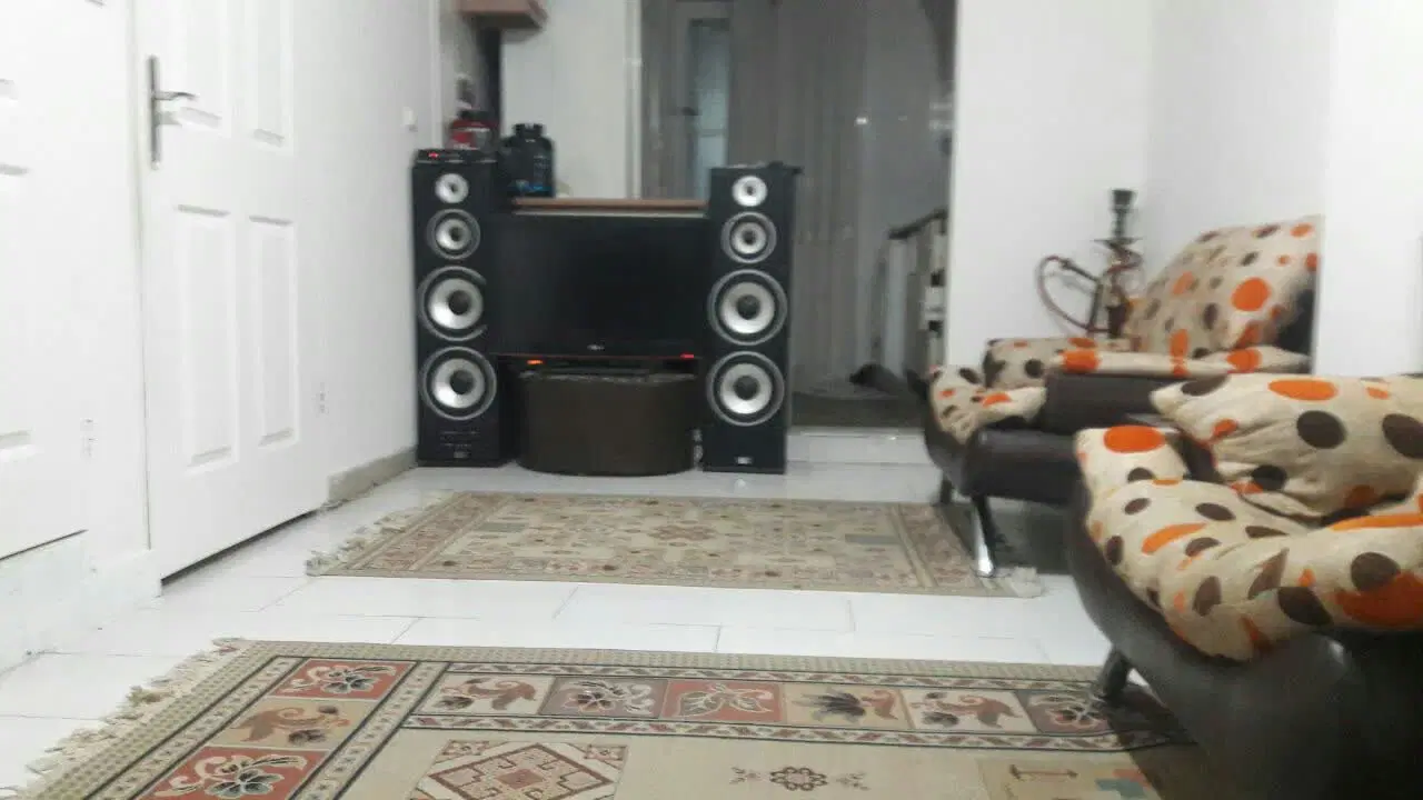 همخانه ی ی