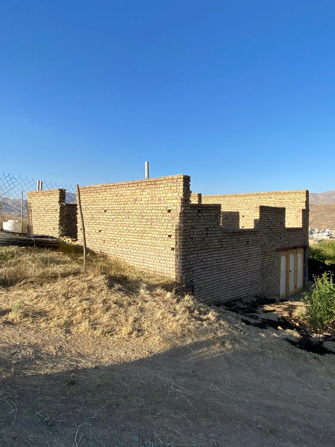 خانه نیمه کاره میدان امام رضا