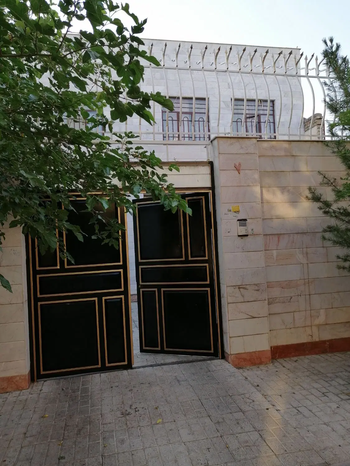ویلایی دو طبقه دو کله