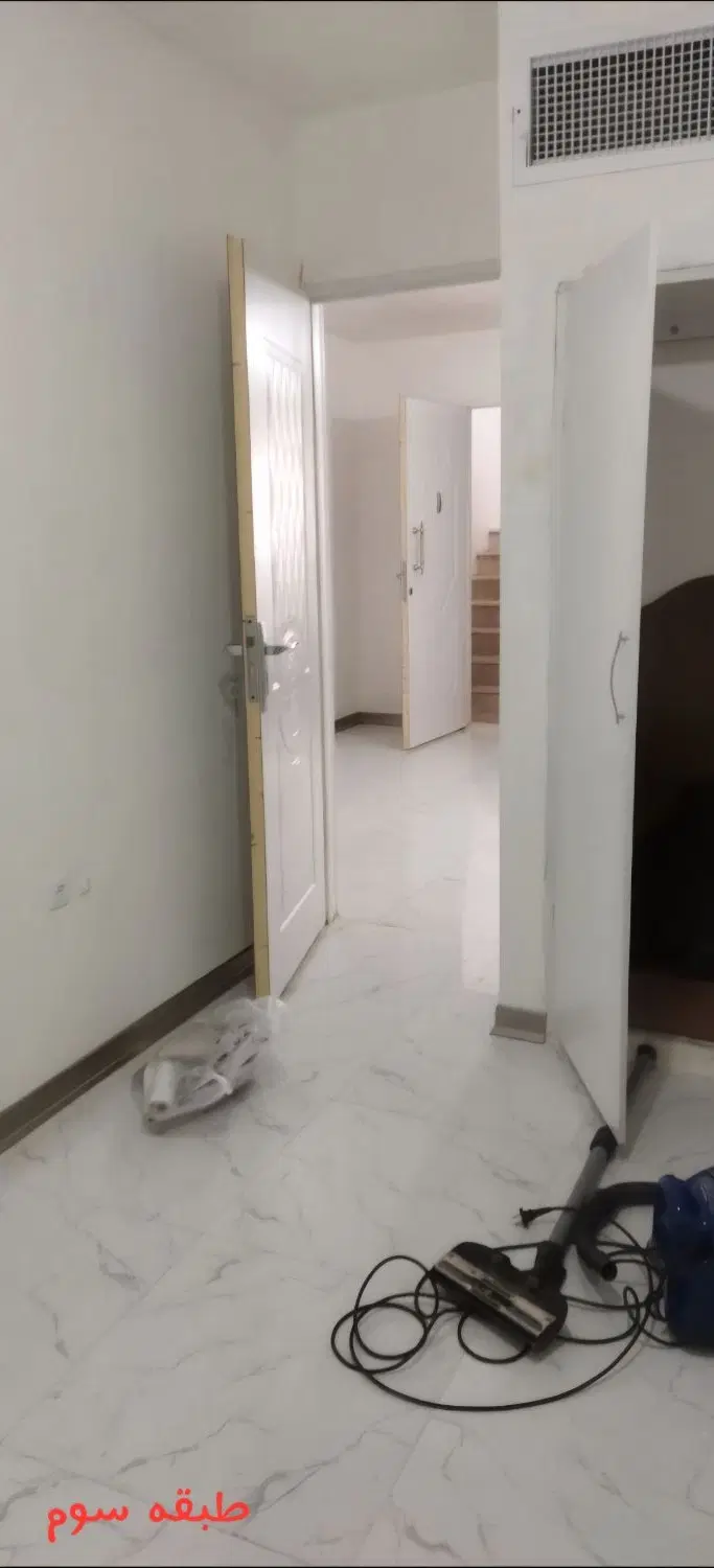 خانه ویلایی۲۵۰متربناسه تکواحدی۹۰،۹۰،۶۵نوسازسال۱۴۰۰