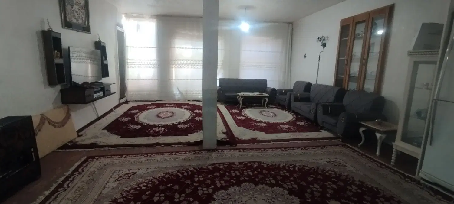 یک خانه ویلایی به فروش می‌رسد