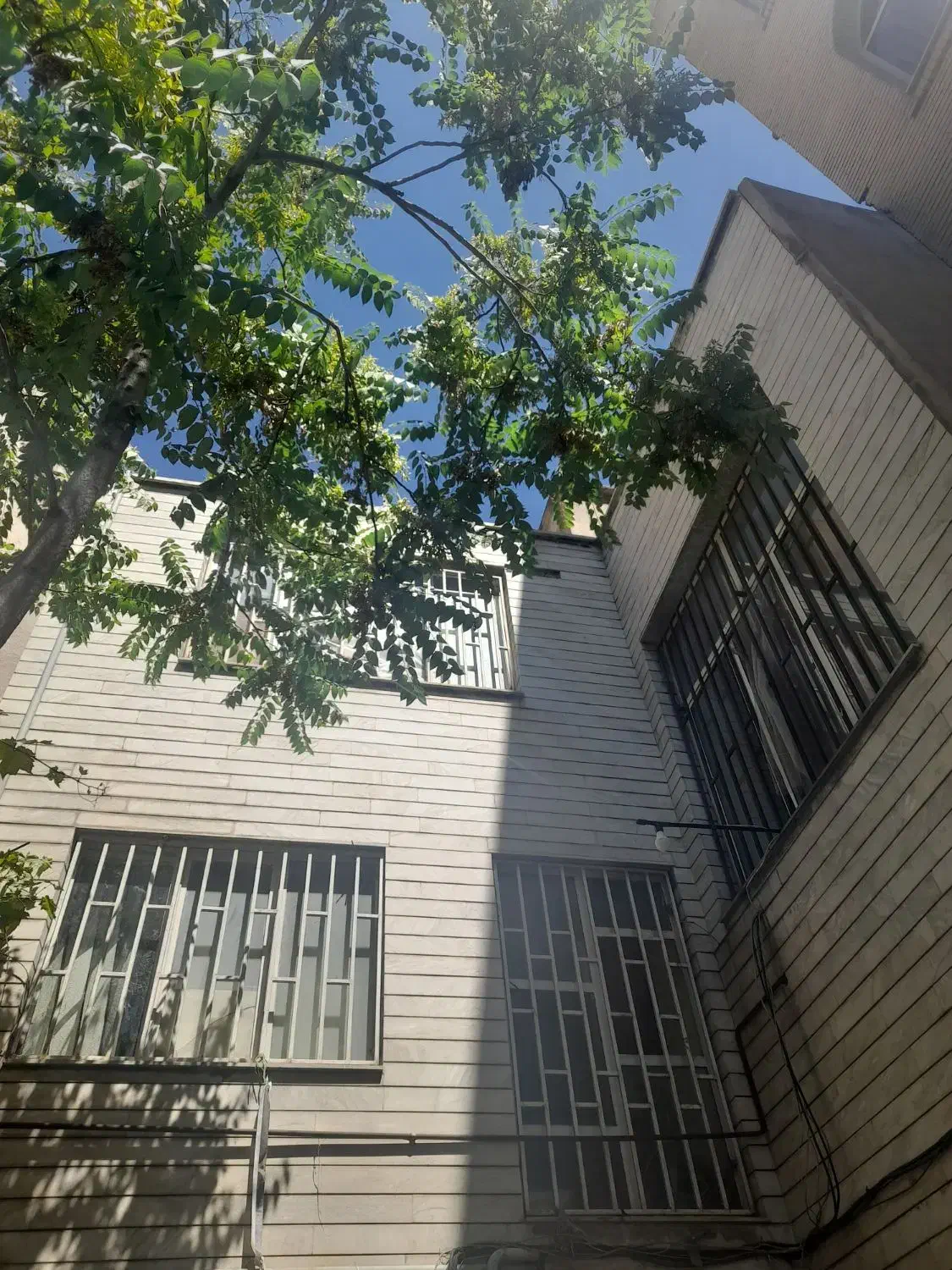 کلنـگی 275 متر* بر 8 * گذر 12 * کارگر بالای جمهوری
