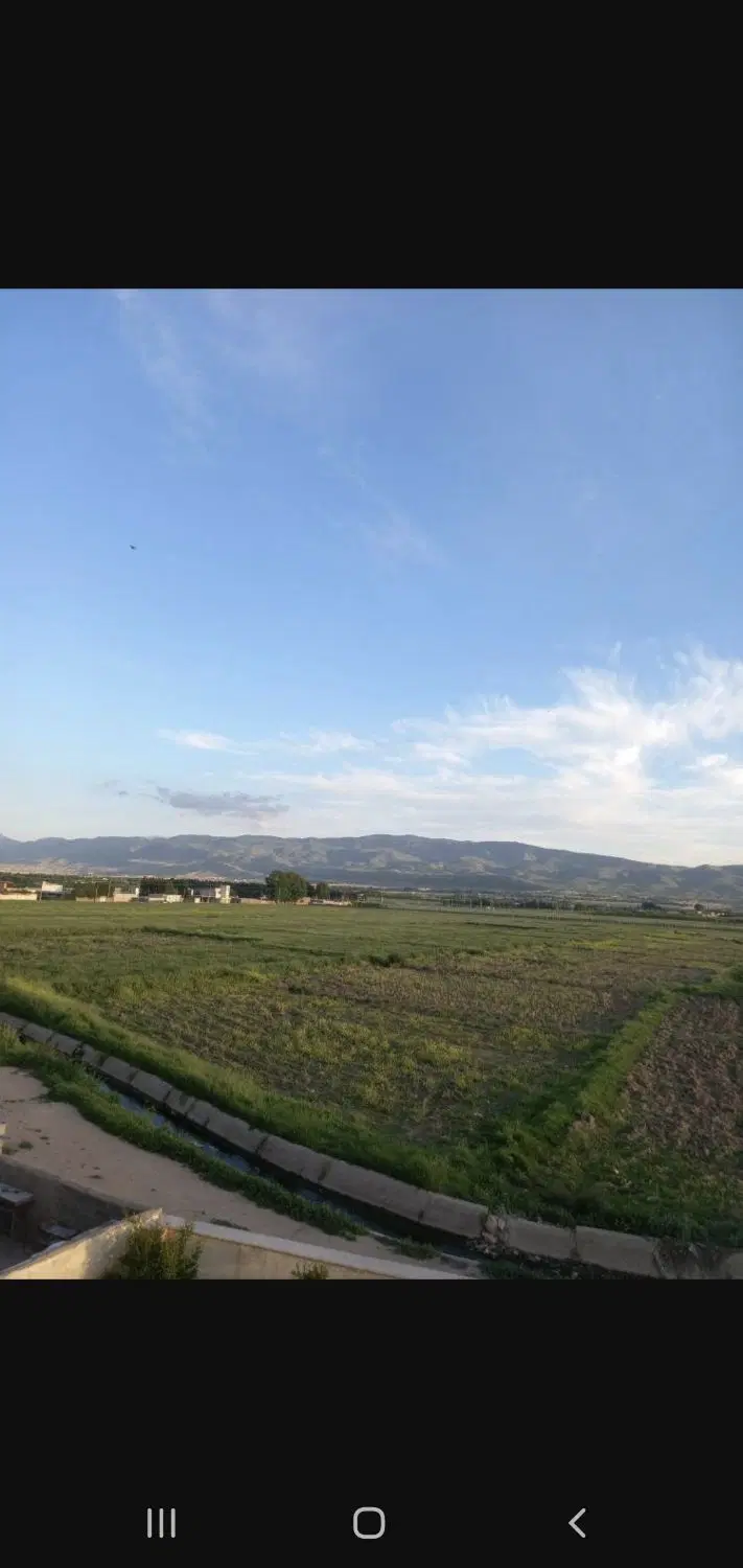 زمین دونبش خیابان اصلی وکوچه و بر کانال آب