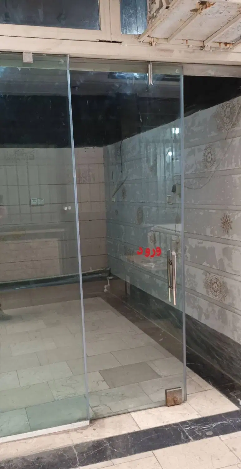 مغازه  در جوار  مرکز خرید