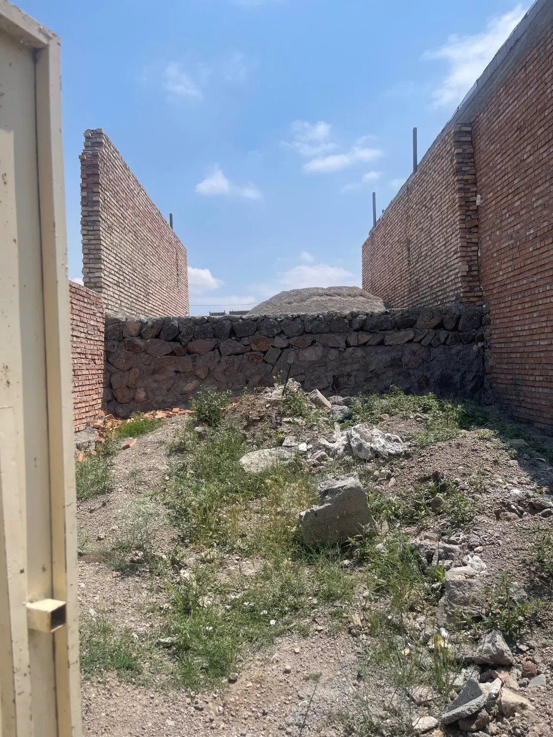 خانه نیم ساخت قطعه قرانی
