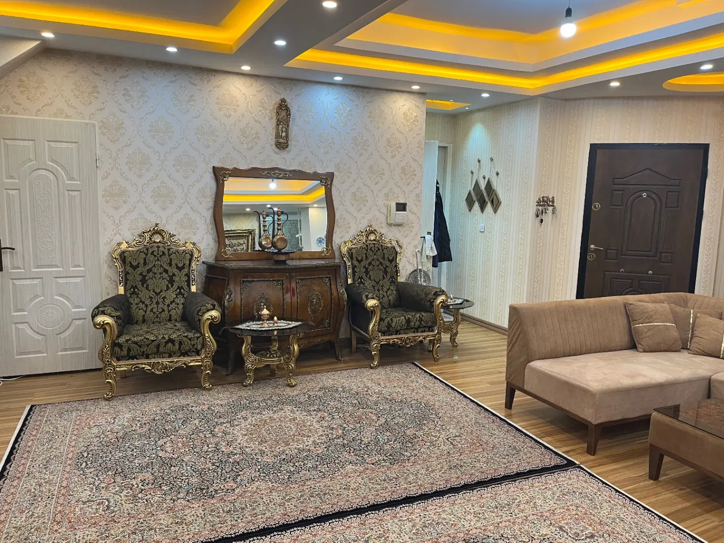 آپارتمان خوش نقشه در ولیعصر جنوبی استاد معین