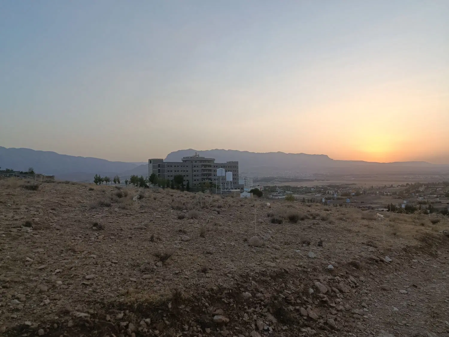زمین باغ شهری واقع در جاده صدرا . نقد و اقساط