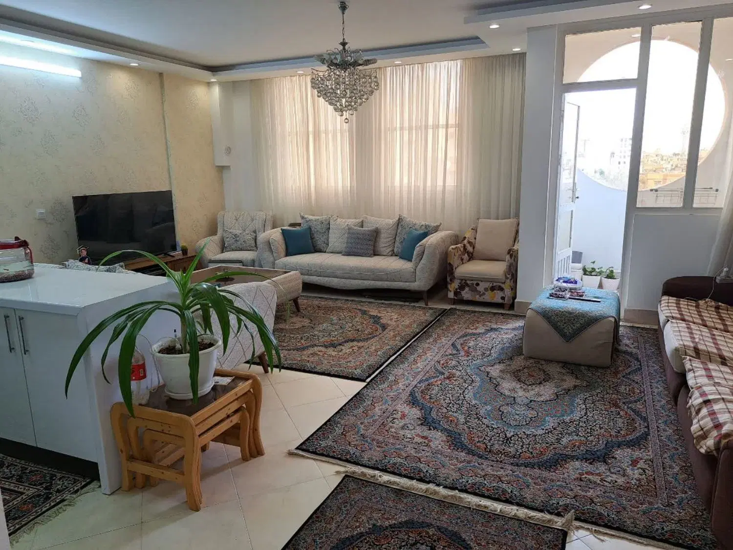 آپارتمان ۱۰۰متر ط۲آسانسور اقبال۱۷