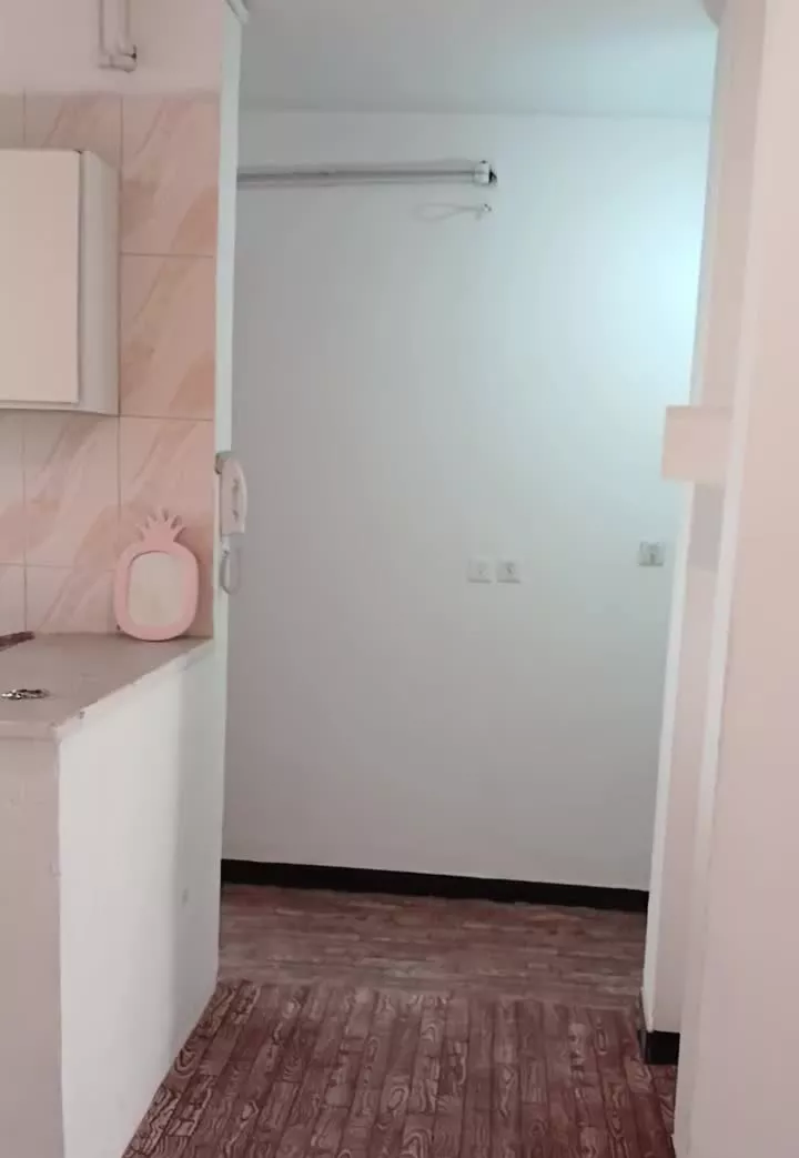 یک باب منزل مسکونی طبقه ۴زیربنا۱۲۰متر
