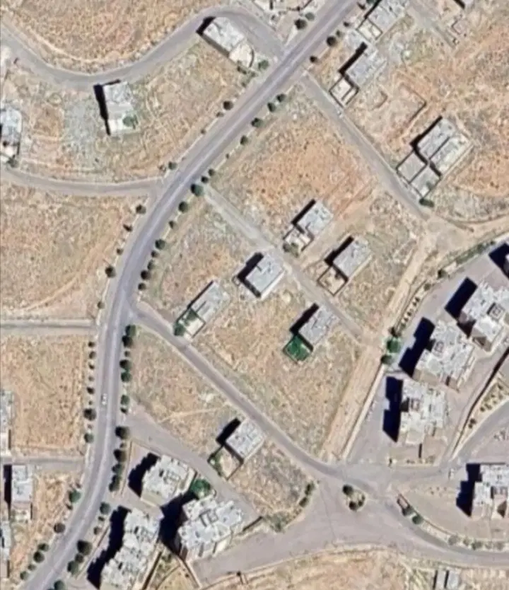 زمین چهار دیواری