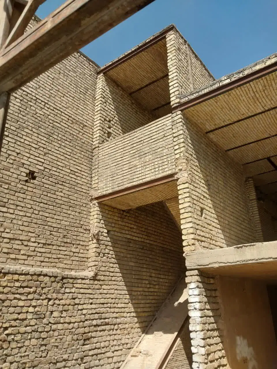خانه دو طبقه