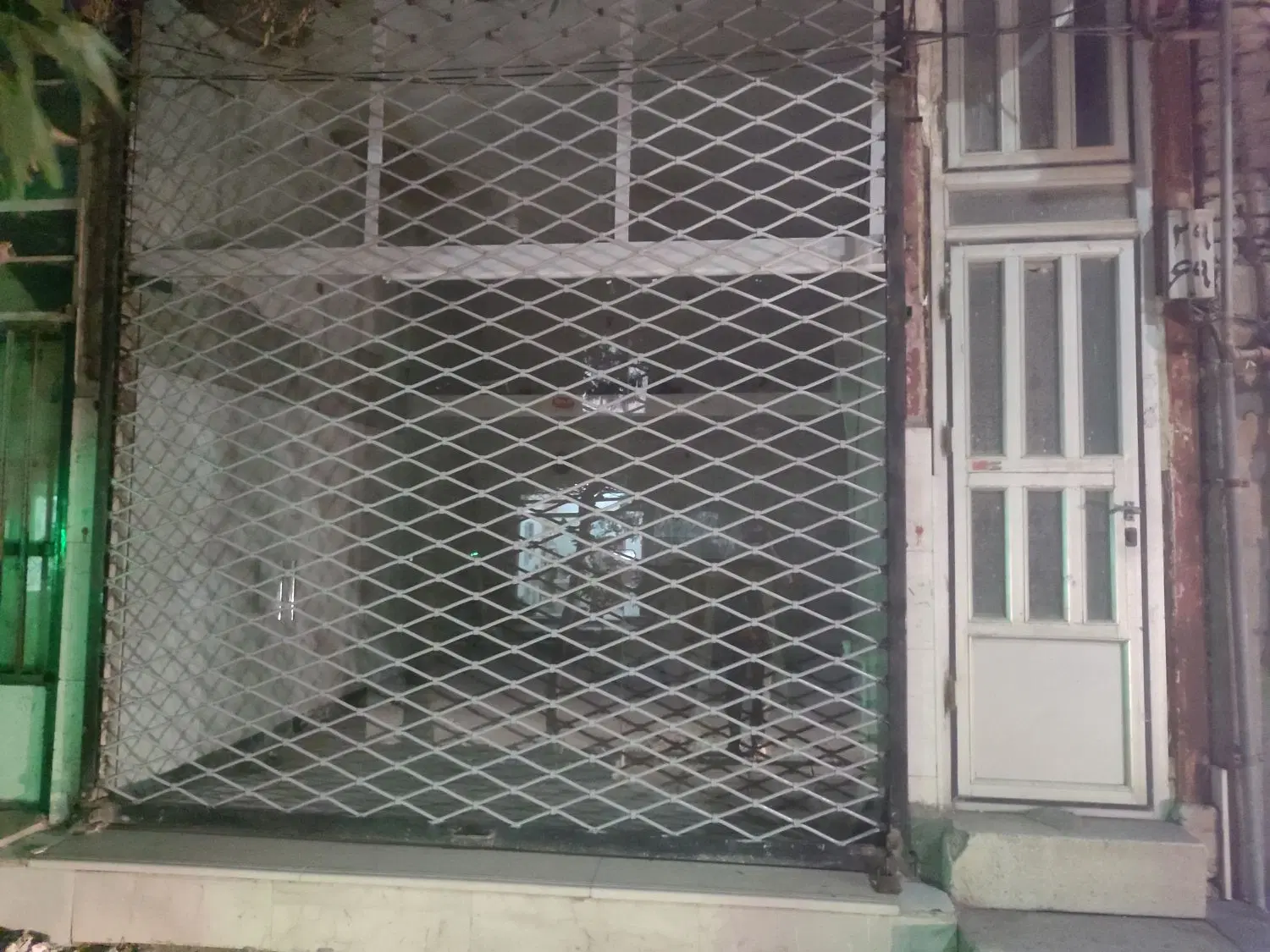 یک واحد مسکونی و تجاری باهم