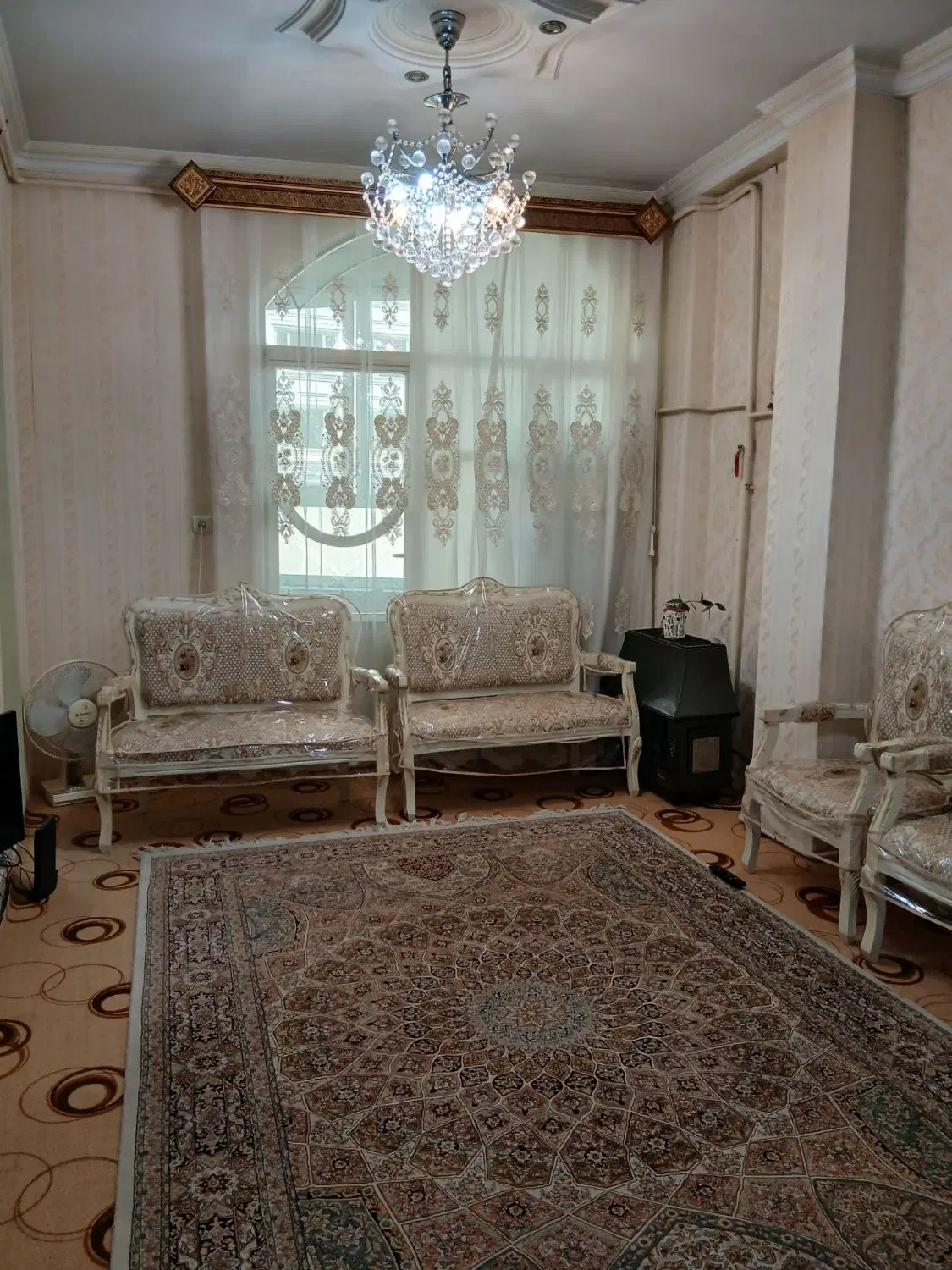 آپارتمان تک واحدی۷۰متری ۲خوابه در میدان استادکریمی