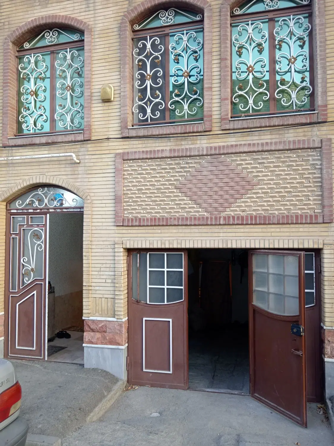 حیاط 100م در12متری زرگراباد(املاک سعیدتقوی)