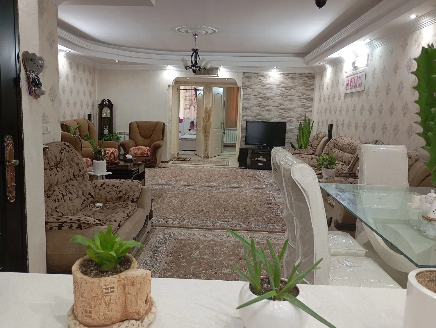 واحد ۹۰ متری خوش نقشه.
