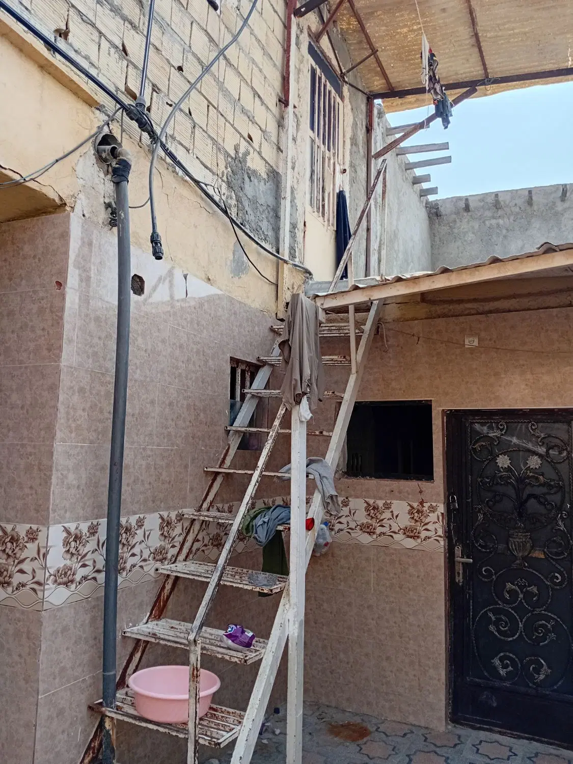 یک ملک واقع درگهان محله قبله بالاتراز مسجد فاخری