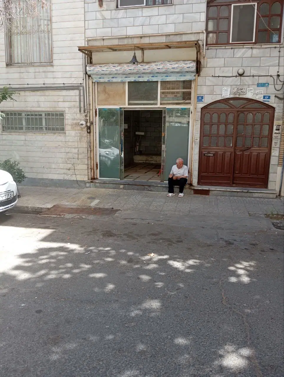 یک خانه کلنگی در شهید مدنی بفروش میرسد