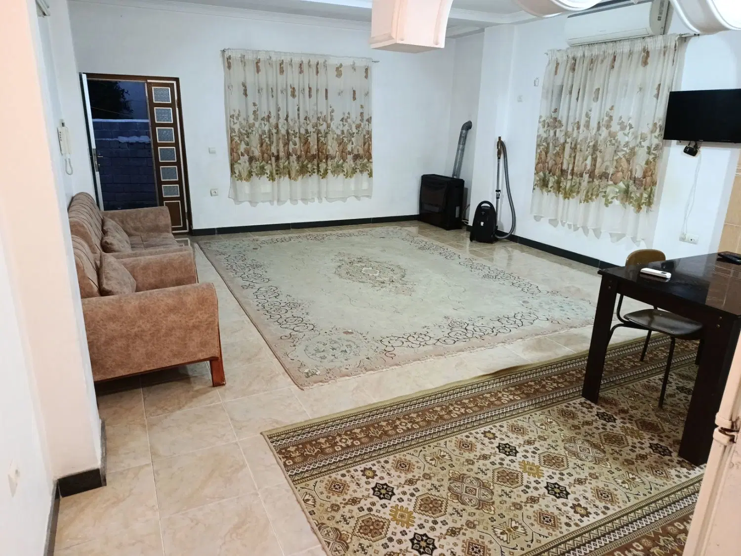 ویلا نوساخت.  خیلی تمیز.