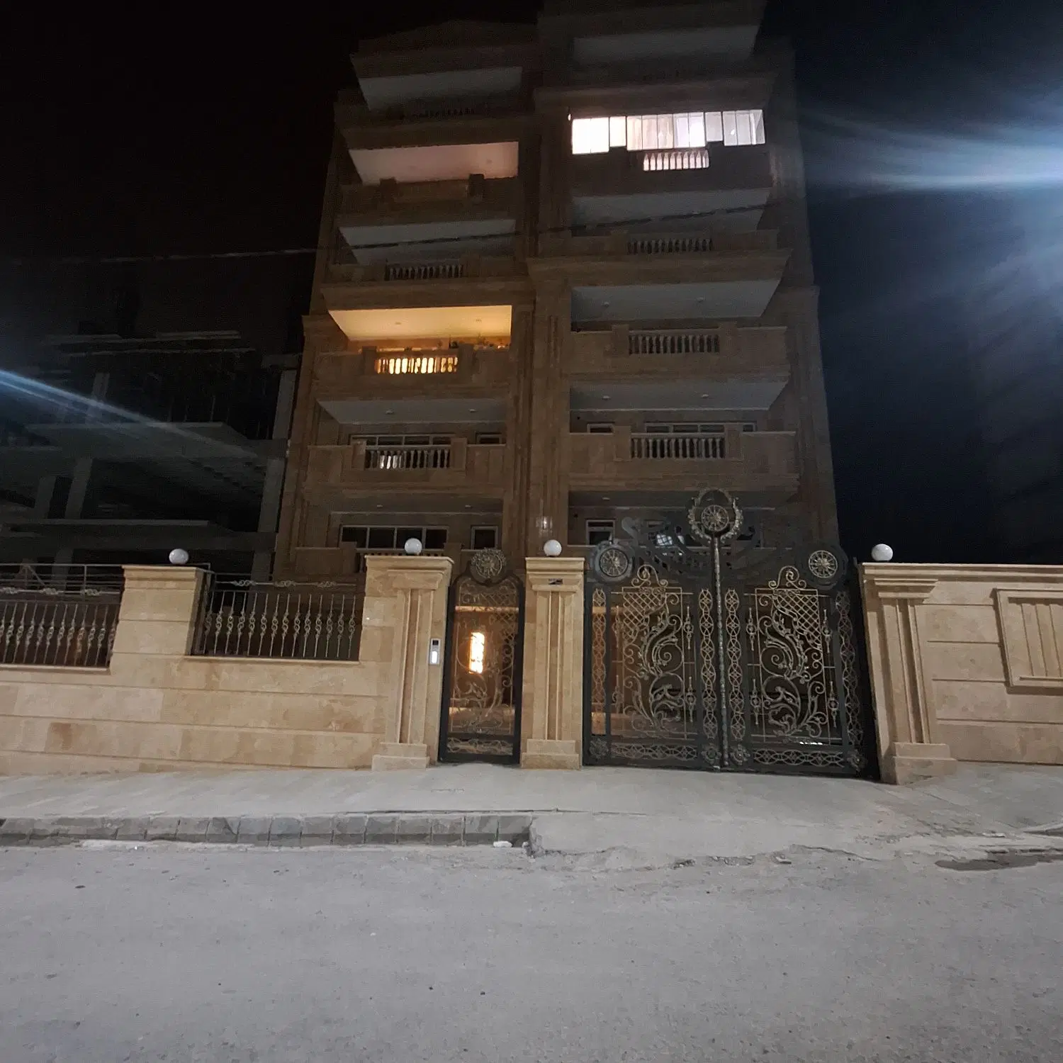 208 متر حیدری پشت به فضا