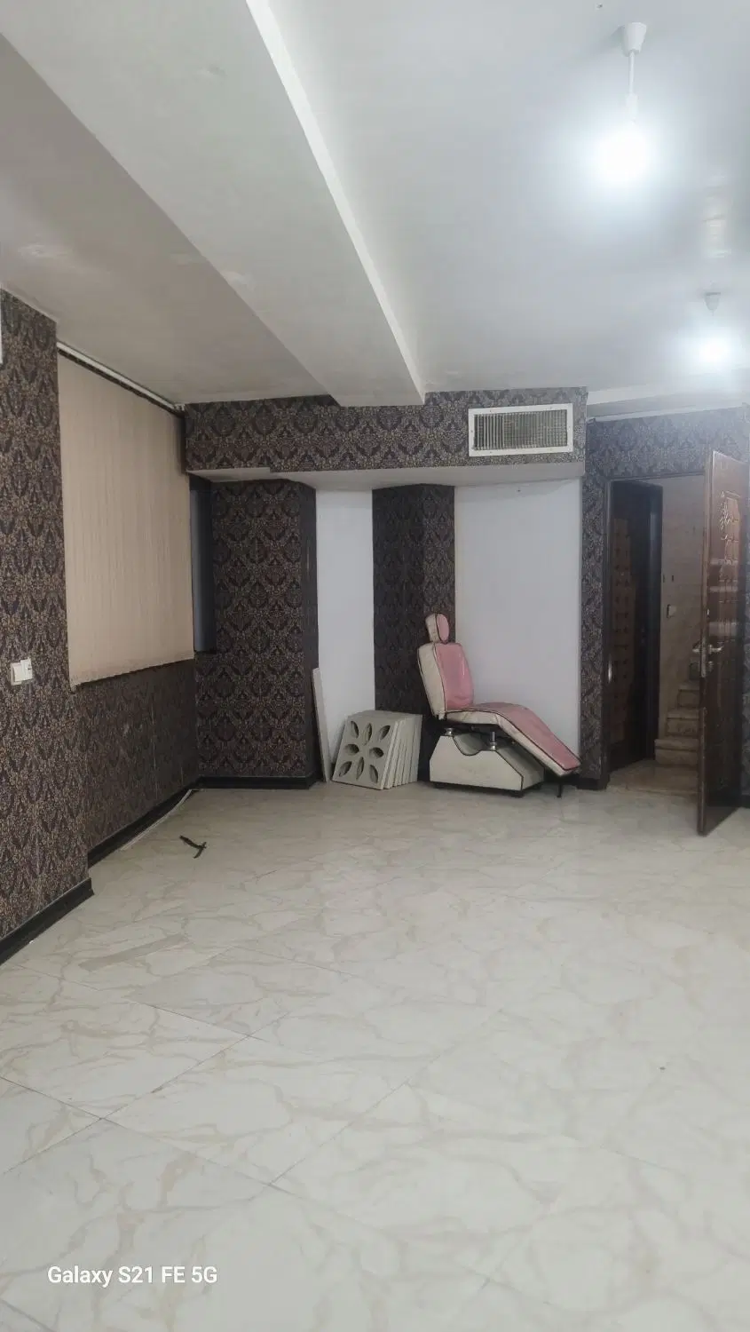 اجاره دفترکار نوساز طبقه اول ۸بهشت شرقی نبش نیرو