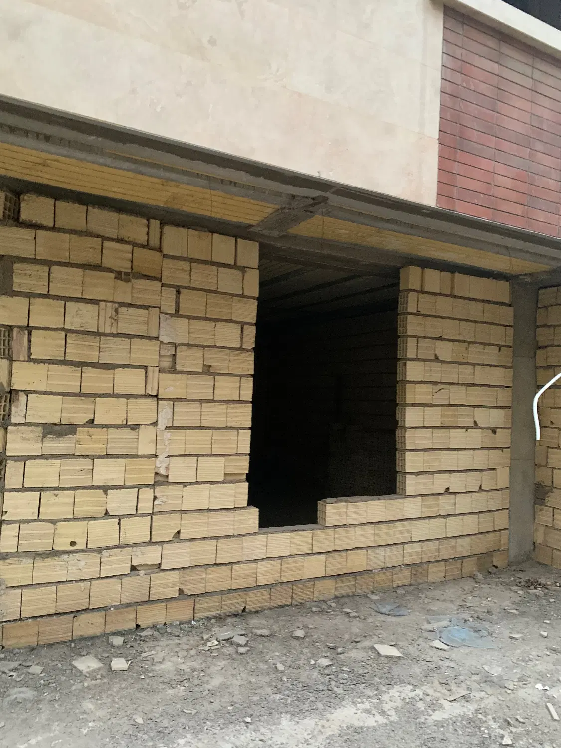 ساختمان ده واحدی نیمه کاره درشیراز