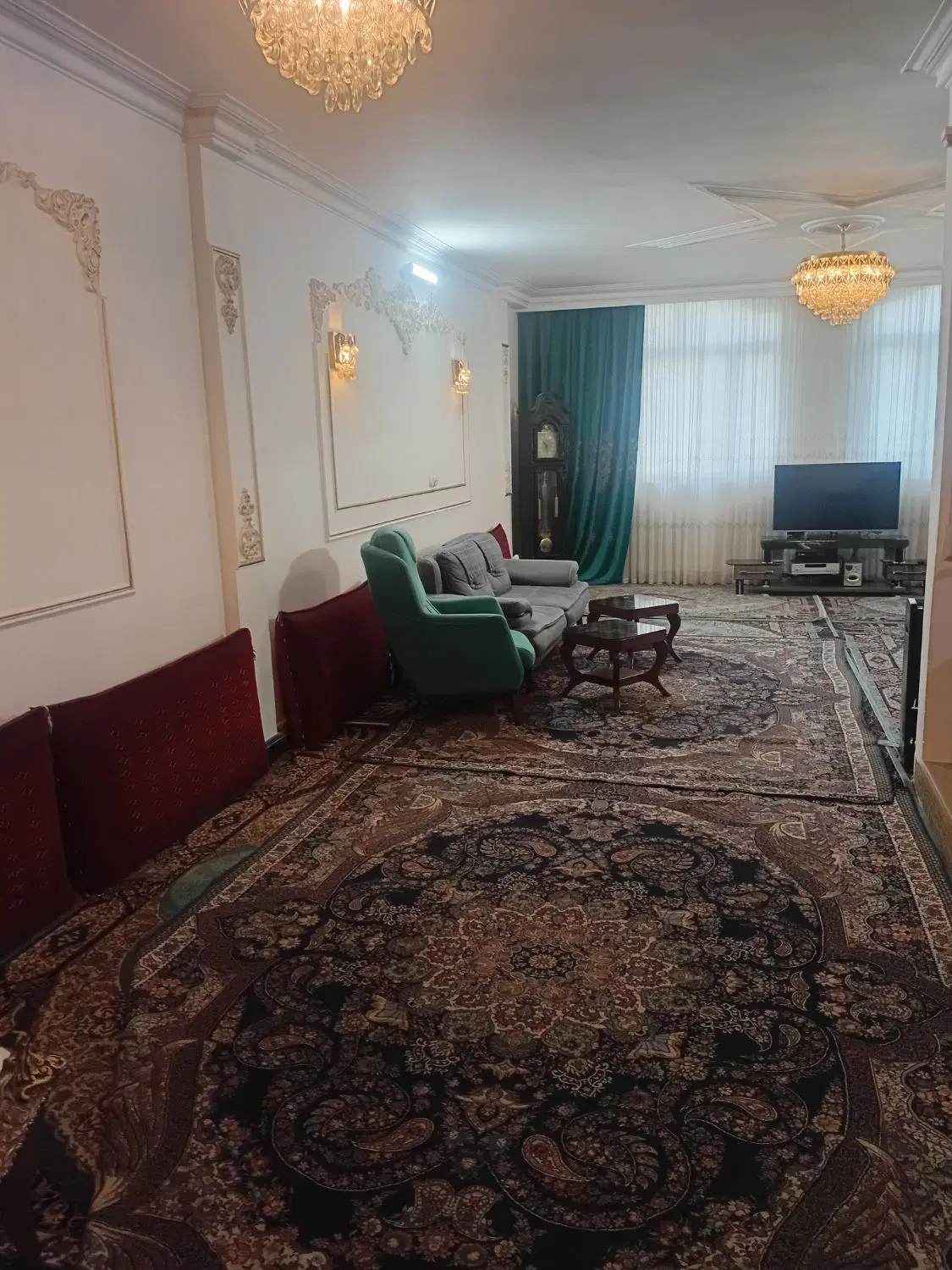 آپارتمان ۱۰۰ متری دو خواب حاشیه خیابان ۲۰  متری